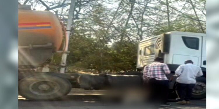 पहले बिदके घोड़े ने मारी टक्कर, फिर ऊपर से गुजर गया कंटेनर, हाईवे पर बुझ गए दो घरों के चिराग