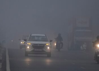 कोहरा अभी टला नहीं! पंजाब में डेंस फॉग का अलर्ट जारी… देश के कई हिस्सों में बारिश, जानें मौसम