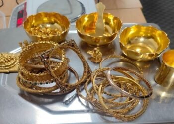 दिल्ली एयरपोर्ट पर कस्टम्स की बड़ी कार्रवाई, 5 करोड़ का सोना-हीरा और लग्जरी घड़ियां जब्त