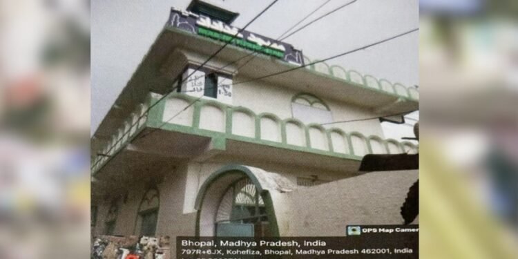 MP: 20 जिलों में 77 करोड़ रुपये की सरकारी जमीन वक्फ के नाम रजिस्टर, स्कूल और थाने भी चपेट में, CAG की रिपोर्ट से खलबली