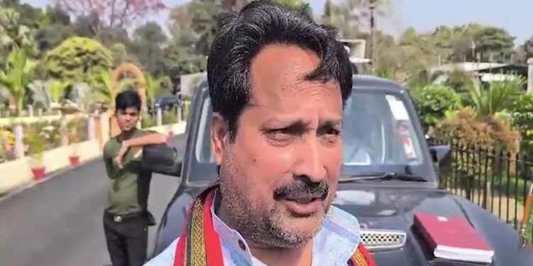 बीजेपी विधायक विनय बिहारी ने गाना गाकर शराबबंदी पर कसा तंज, Video