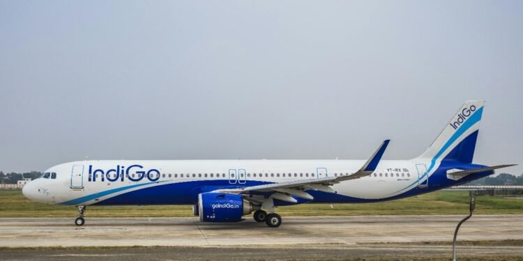 मिडिल ईस्ट में जंग… दिल्ली एयरपोर्ट से आने-जाने वाली 100 फ्लाइट्स रद्द, कई जगह फंसे यात्री