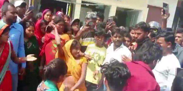 प्रेमिका को लेकर भाग रहे युवक को गांव वालों ने पकड़ा, जमकर की कुटाई