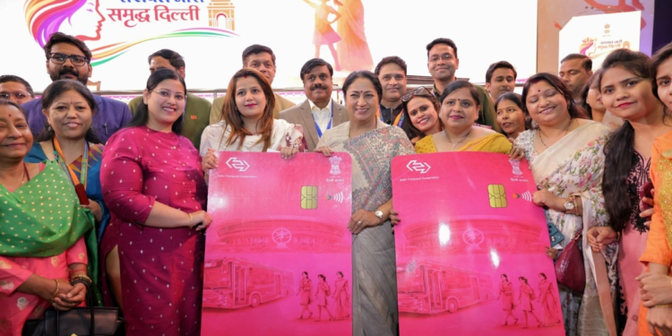 दिल्ली में महिलाओं-ट्रांसजेंडर्स के लिए ‘पिंक सहेली कार्ड’ लॉन्च, बसों में मुफ्त सफर के साथ मिलेंगी ये सुविधाएं