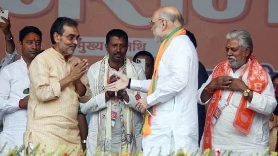 उपेंद्र कुशवाहा राज्यसभा जाने के लिए क्या देंगे पार्टी की बलि? बीजेपी में विलय की चर्चा तेज