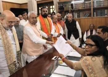 ‘इनके दामन पर कोई दाग नहीं’, नीतीश के राज्यसभा नामांकन में पहुंचे अमित शाह ने दिल खोलकर की तारीफ