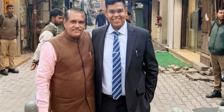 एकांश ने देश में गाड़ा झंडा… UPSC में हासिल की तीसरी रैंक, पिता हैं BJP के दिग्गज नेता, CM ने फोन पर दी बधाई