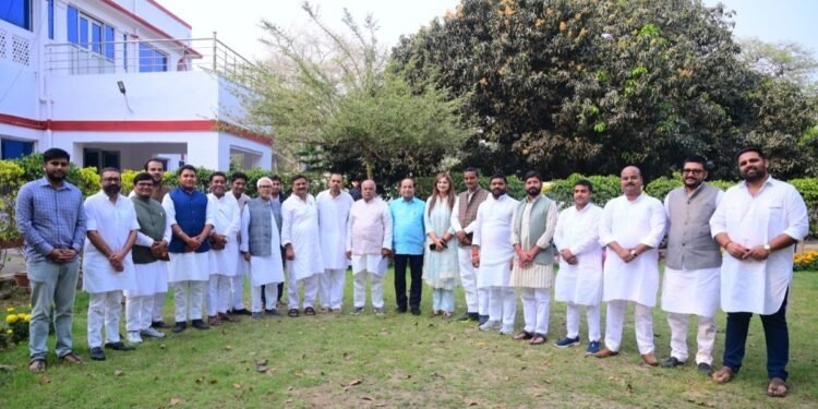 JDU में एंट्री से पहले ही एक्टिव हुए नीतीश के बेटे निशांत, सुबह-सवेरे पार्टी नेताओं संग की बैठक