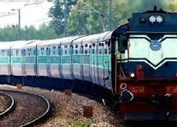 दिल्ली: फ्लेटफॉर्म से फोन छीन कर भागा स्नैचर, पकड़ने के चक्कर में ट्रेन से कटा यात्री