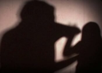 मूक बधिर महिला से छेड़खानी, लोगों ने आरोपी का सिर मुड़वाकर पूरे गांव में घुमाया