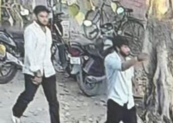 गुरुग्राम के BBT लग्जरी कार शोरूम पर ताबड़तोड़ फायरिंग, CCTV में कैद शूटर