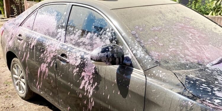 भोपाल में युवती की कार पर रंग के बहाने फेंका एसिड, पानी डालते ही उखड़ गया पूरा पेंट