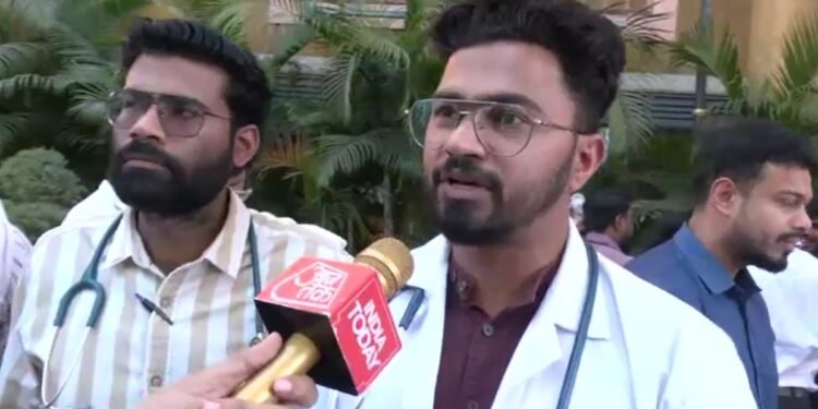 अस्पताल के बाहर लगा टेंट… MP के जूनियर डॉक्टरों की हड़ताल शुरू, जानिए क्या हैं प्रमुख मांगें?