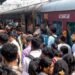 होली के बाद ट्रेनों में सीटों की मारा-मारी, बिहार से दिल्ली-हरियाणा लौटने वाले यात्री परेशान