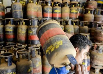 इस बड़े शहर में गैस संकट से हड़कंप… होटलों में बचा मात्र 2 दिन का स्टॉक, एसोसिएशन बोला- LPG सप्लाई बहाल न हुई तो बंद करने पड़ेंगे रेस्टोरेंट