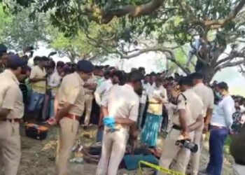 फांसी पर झूलते मिले 14-15 साल के किशोर और किशोरी, प्रेम प्रसंग में सुसाइड की आशंका