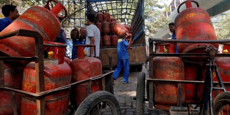 LPG प्रोडक्शन बढ़ाने और सप्लाई बहाल रखने के लिए सरकार का बड़ा कदम, लागू किया गया ECA