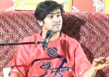 ‘चाय से ज्यादा केतली गर्म…’, धीरेंद्र शास्त्री ने भरे मंच से चेलों को लताड़ा, बोले- ‘माल-पानी’ के लिए जुड़े हैं, सबका पर्चा खोल दूंगा