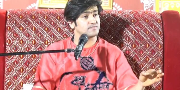 ‘चाय से ज्यादा केतली गर्म…’, धीरेंद्र शास्त्री ने भरे मंच से चेलों को लताड़ा, बोले- ‘माल-पानी’ के लिए जुड़े हैं, सबका पर्चा खोल दूंगा