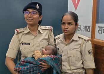आरा में झाड़ियों में फेंका मिला दो महीने का मासूम, महिला दरोगा ने बचाई जान