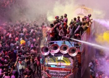 फ्लाइट से आए, होटल में रुके… 5 लाख की भीड़ में गोल्ड और मोबाइल उड़ाने की थी तैयारी, नेपाल और बिहार से पहुंचे थे बदमाश