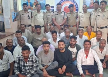 फ्लाइट से इंदौर पहुंचे चोर, भीड़ में फोन-ज्वेलरी उड़ाने का था प्लान… हैरान कर देगी इस गैंग की कहानी