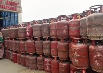 ‘गैस की नहीं है कमी, युद्ध से जुड़ी खबरें देखकर लोग…’, दरभंगा गैस एजेंसी प्रबंधक का दावा