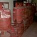 LPG किल्लत के बीच सिलेंडरों की ‘जमाखोरी’… रिटायर्ड मास्टर के घर पर छापा, 25 गैस टंकियां जब्त