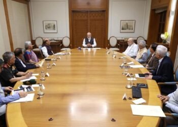 LPG संकट के बीच PM मोदी की सख्ती! कैबिनेट मीटिंग में बोले- अफवाह फैलाने वालों पर नजर रखें