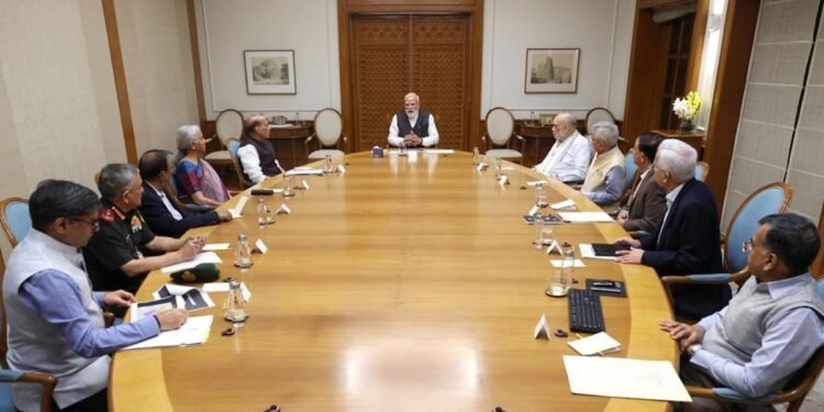 LPG संकट के बीच PM मोदी की सख्ती! कैबिनेट मीटिंग में बोले- अफवाह फैलाने वालों पर नजर रखें