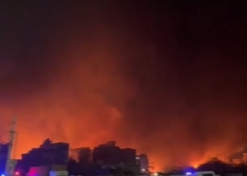 दिल्ली: उत्तम नगर मछली मार्केट में भीषण आग, मौके पर पहुंचीं फायर ब्रिगेड की गाड़ियां