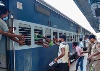 रेल यात्रियों के लिए गुड न्यूज! अभी चलती रहेंगी ये 28 होली स्पेशल ट्रेनें, देखें लिस्ट