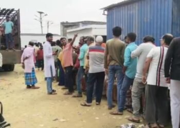 दही-चूड़ा खाकर कट रही रातें… दरभंगा में गैस के लिए हाहाकार, 4 दिन से नहीं जला चूल्हा, कतारों में पुलिस और मजिस्ट्रेट तैनात