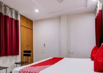 ऑफिस को निकली लड़की लड़के के साथ पहुंची होटल, खटखटाने के बाद भी नहीं खुला दरवाजा तो तोड़ कर अंदर घुसे लोग