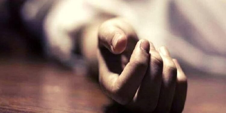 दिल्ली: घर में खेलते-खेलते एक दूसरे पर गिरीं 2 बहनें, एक की हुई मौत