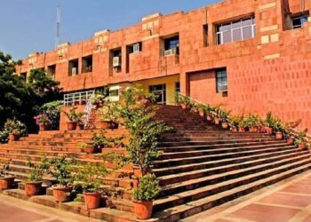 JNU हॉस्टल के मेस में LPG संकट, मेनू में कटौती, महंगा हो सकता है खाना