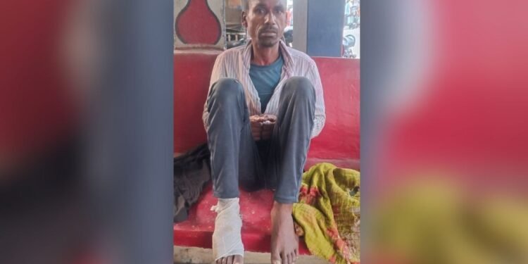कुल्हाड़ी से काटना था चादर ओढ़कर सोए युवक का गला… कंफ्यूजन में काट डाले पैर