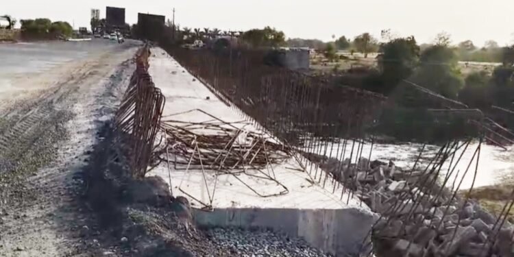 इंदौर-उज्जैन सिक्सलेन में ‘प्लास्टिक के सरिये’ का दावा, अफसर बोले- ये GFRP है, अफवाह फैलाने वालों पर होगी FIR