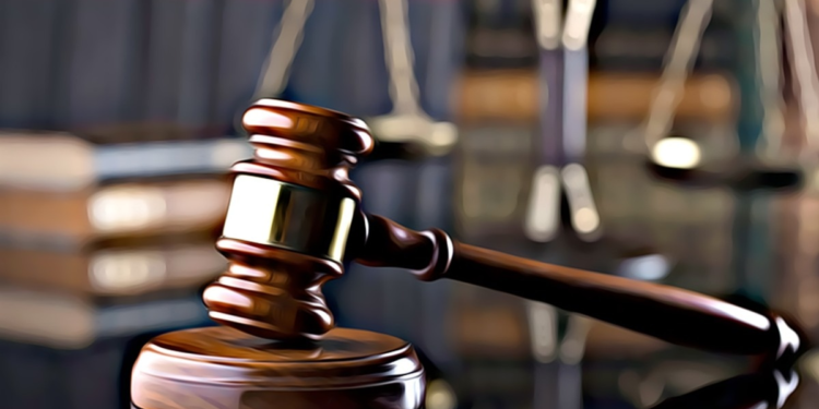 महिला जज पर गिरा सीलिंग फैन, सिर और कंधे में आई चोट; सुनवाई के दौरान कोर्टरूम में मची अफरा-तफरी