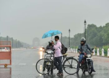 Delhi Weather: बारिश, आंधी-तूफान… अगले तीन दिन में बदलेगा दिल्ली-NCR का मौसम