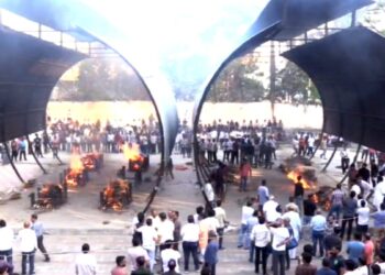 एक साथ जलीं 7 चिताएं… इंदौर में EV चार्जिंग ब्लास्ट से उजड़े परिवार, 3 मंजिला मकान स्वाहा, गर्भवती बहू और 2 बच्चों समेत 8 की मौत