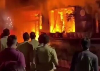 इंदौर: EV कार के चार्जिंग प्वाइंट में हुआ ब्लास्ट, पूरे घर में लग गई आग… 8 लोग जिंदा जले