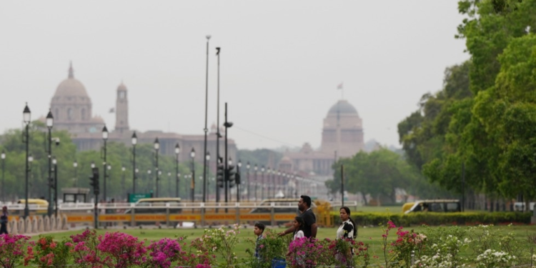 Delhi AQI: दिल्ली-NCR में AQI 200 के पार, फिर भी क्यों लागू नहीं हुआ GRAP-1? CAQM ने बताई वजह