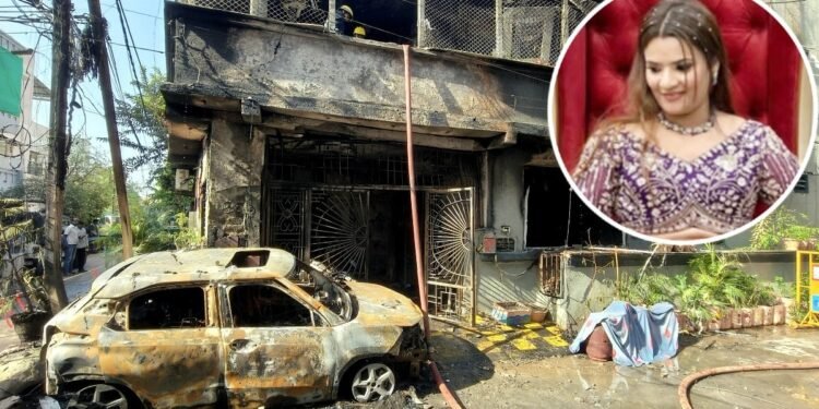 घर बना ‘श्मशान’, 8 जिंदगियां खाक… EV चार्जिंग ब्लास्ट से कोख में पल रहे बच्चे की किलकारियों से पहले गूंजीं चीखें, गर्भवती बहू सबको रुला गई