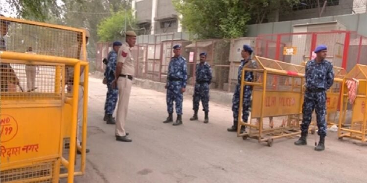 ईद और राम नवमी से पहले दिल्ली के उत्तम नगर में हाई सिक्योरिटी, तरूण की हत्या के बाद से है तनाव