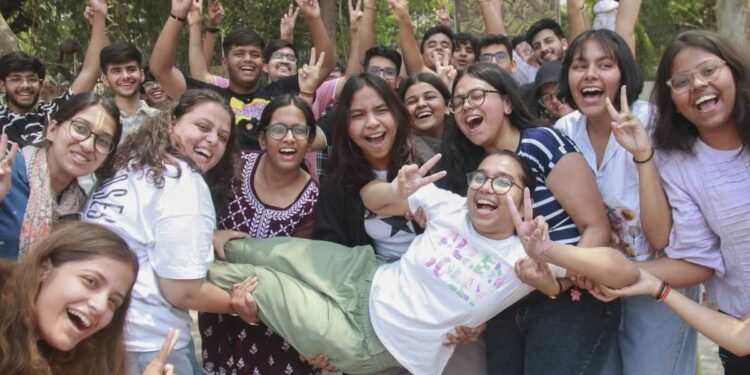 BSEB 12th Result 2026: बिहार में बेटियों का ‘महा-धमाका’, 26 में से 19 टॉपर्स लड़कियां, जानें पास प्रतिशत