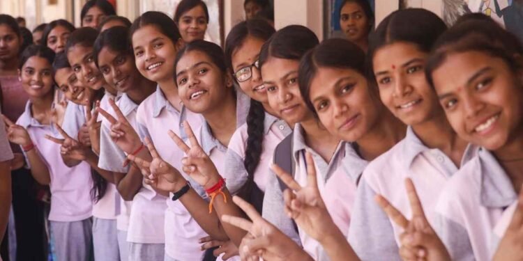 Bihar Board 12th Result 2026: बिहार बोर्ड इंटर का रिजल्ट जारी,  85.19% छात्र हुए पास, आर्ट्स-कॉमर्स में लड़कियां बनीं टॉपर