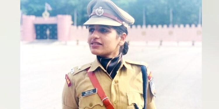 मैनचेस्टर से मास्टर डिग्री और ‘लेडी सिंघम’ की पहचान… जानें कौन हैं IPS हितिका वासल, जो बनीं गुना जिले की पुलिस कप्तान