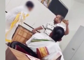 ‘दूसरे बिस्तर पर क्यों सोए?’ उज्जैन के गुरुकुल में वेदपाठी छात्र की बर्बर पिटाई, पुलिस ने लिया एक्शन