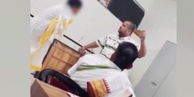 ‘दूसरे बिस्तर पर क्यों सोए?’ उज्जैन के गुरुकुल में वेदपाठी छात्र की बर्बर पिटाई, पुलिस ने लिया एक्शन